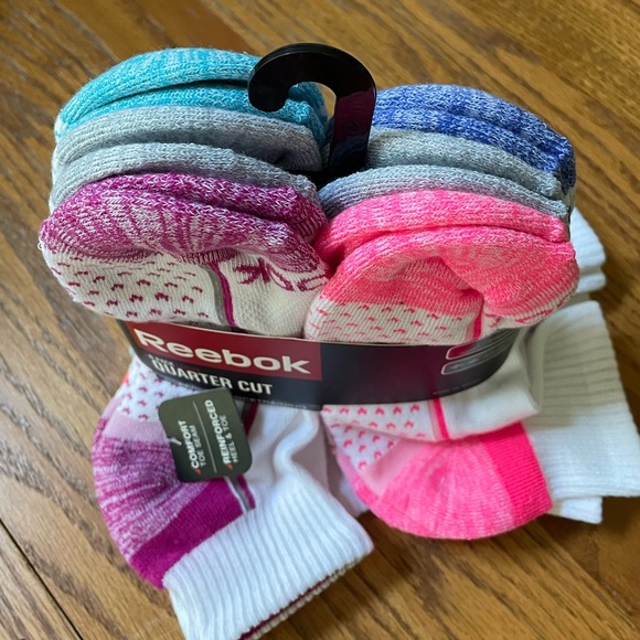 NWT Reebok Performance Training 6-pack Sz 9-11 Quarter Cut Socks - Picture 4 of 4